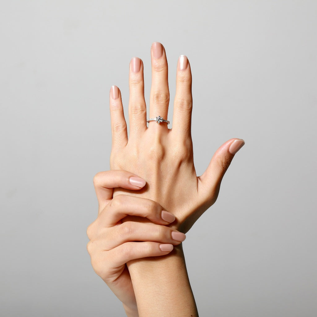 Aurora Cincin Emas 18K - Daisy 00001