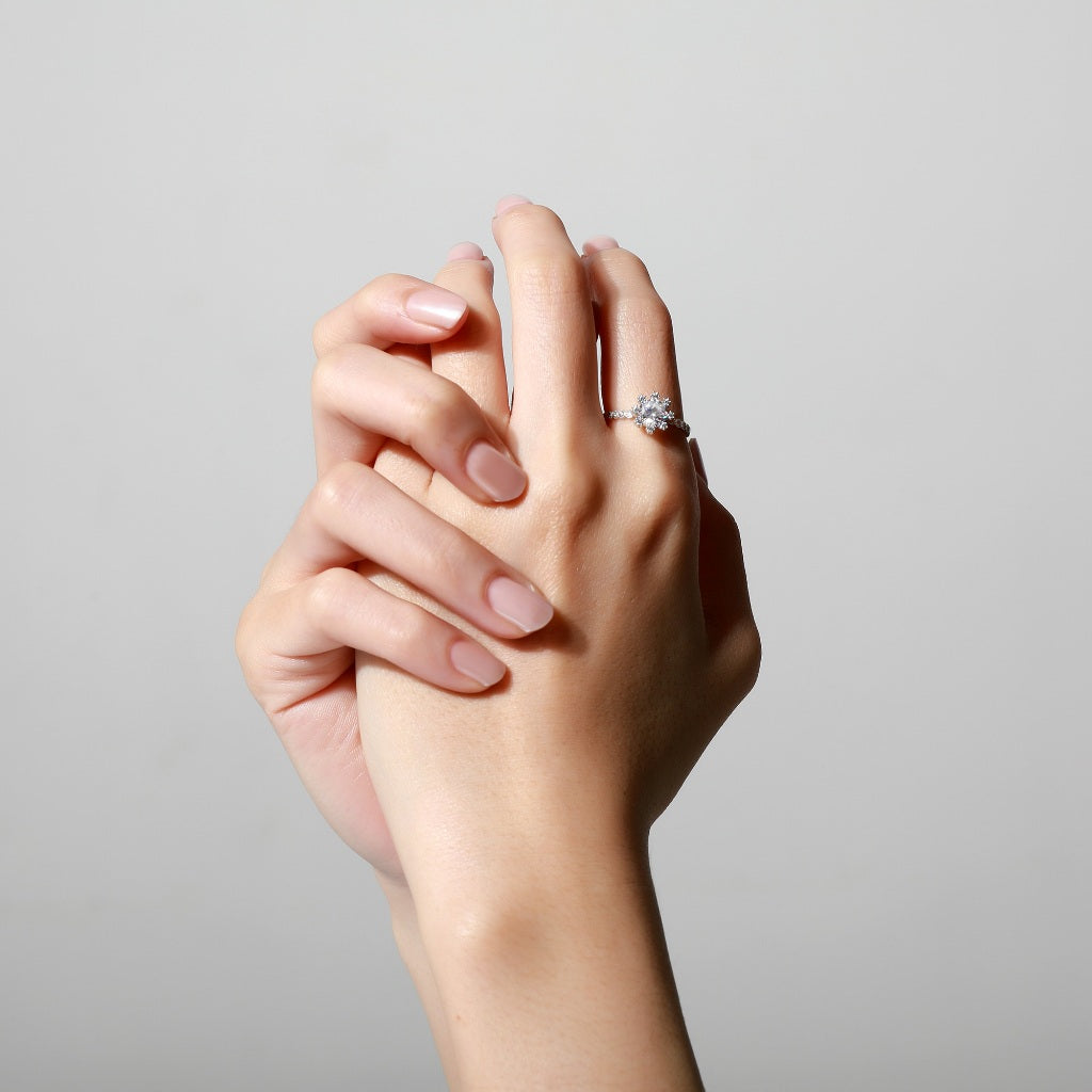 Aurora Cincin Emas 18K - Daisy 00003