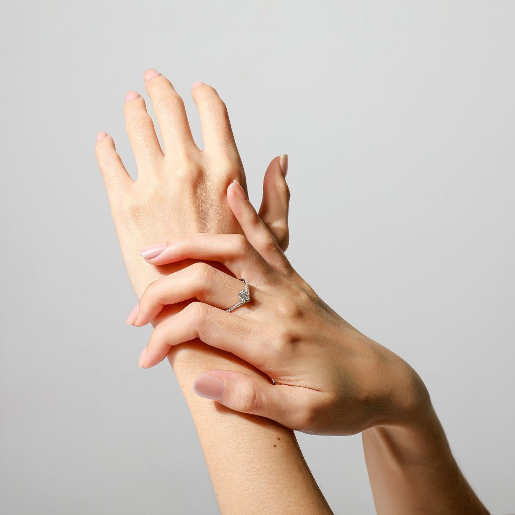 Aurora Cincin Emas 18K - Daisy 00005