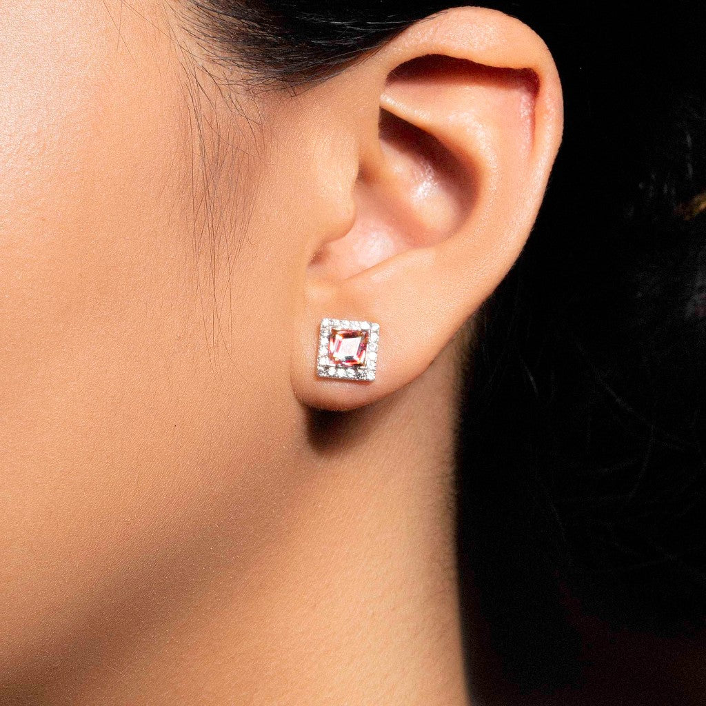 Aurora Gold - Anting Emas Tusuk 18K - Qara Earring - Moonlight Vibrant