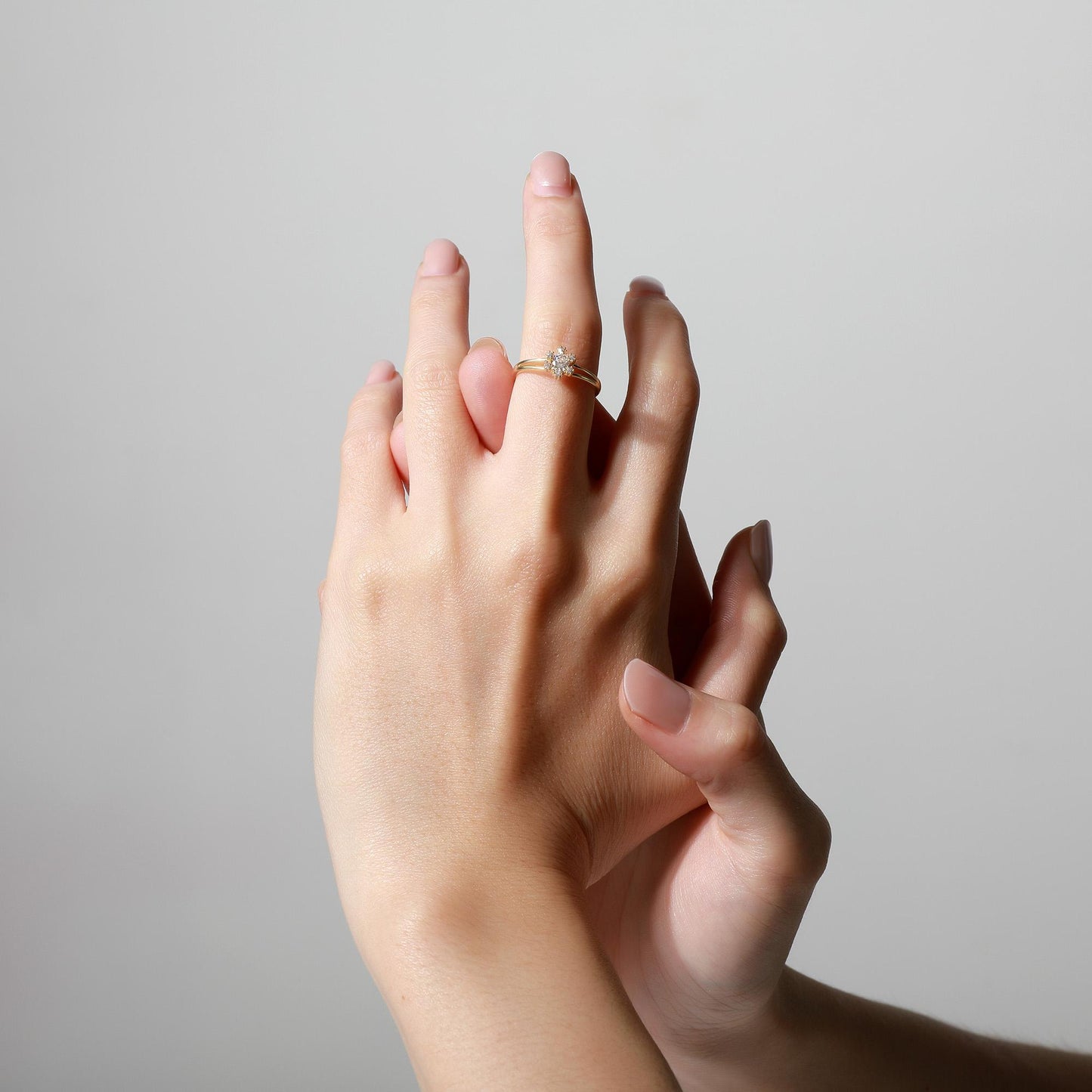 Aurora Cincin Emas 18K - Daisy 00007