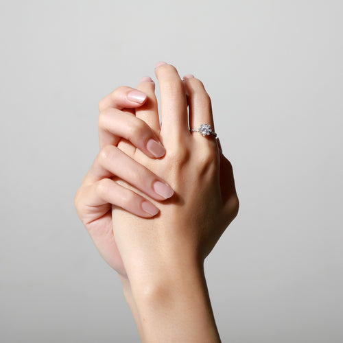 Load image 1 in gallery view. Aurora Cincin Emas 18K - Daisy 00003