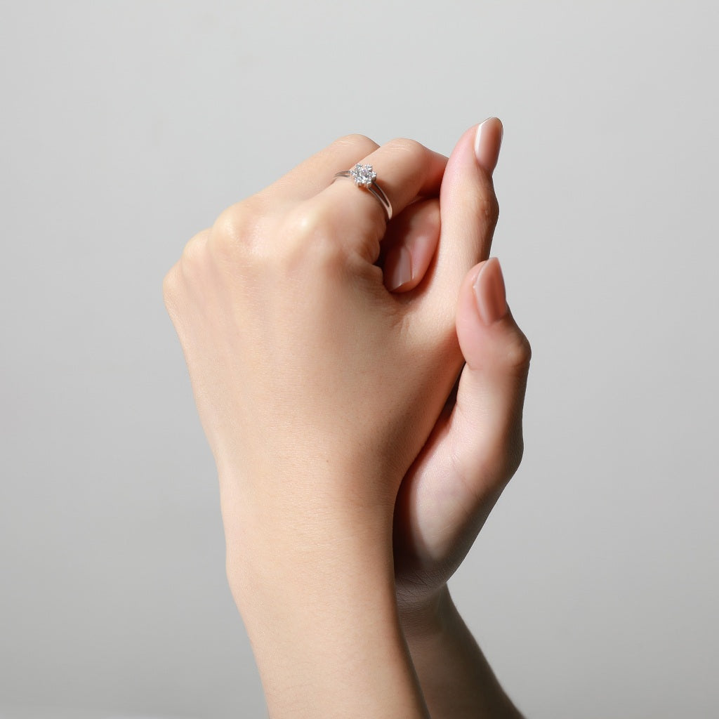 Aurora Cincin Emas 18K - Daisy 00007