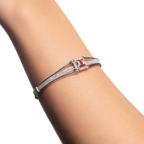 Load image 1 in gallery view. Aurora Gold - Gelang Emas 18K - Qara Bangle - Moonlight Vibrant